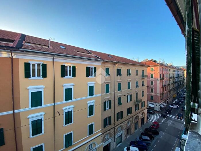 Appartamento quadrilocale in vendita in Via Montenotte, Savona