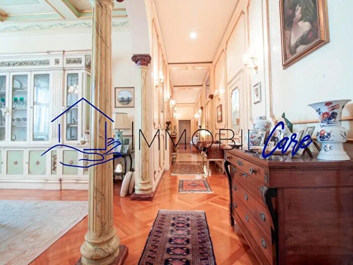 Appartamento con 9 locali in vendita in Livorno