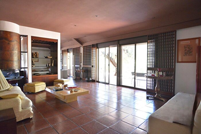 Casa con 9 locali in vendita in Via delle Mimose, Noicattaro