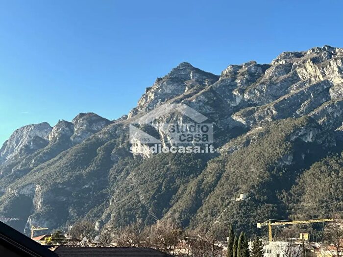 Casa trilocale in vendita in Via Damiano Chiesa, Riva Del Garda