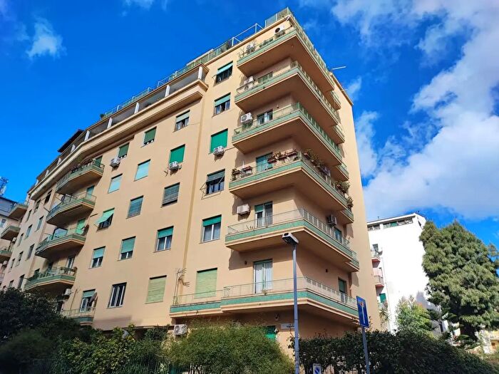Appartamento con 6 locali in vendita in Via Dalmazia, Palermo