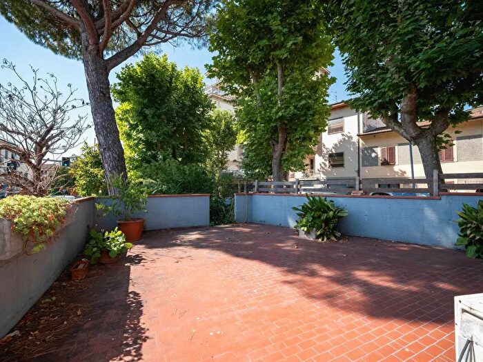 Casa con 7 locali in vendita in Via, Signa