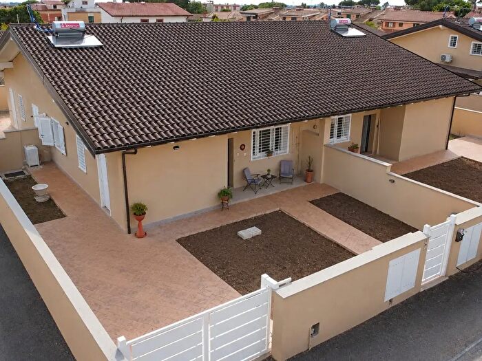 Casa quadrilocale in vendita in Via Reno, Ardea