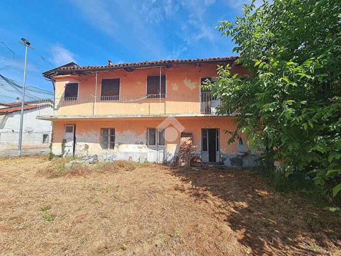 Casa con 5 locali in vendita in Via della Chiesa, Bra