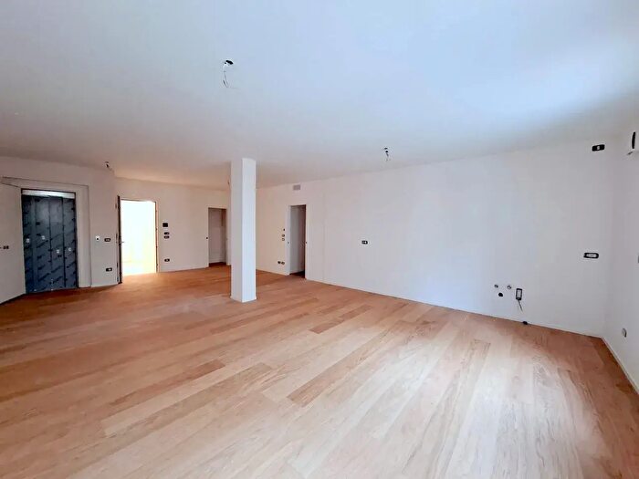 Appartamento quadrilocale in vendita in Via Campagnola, Padova
