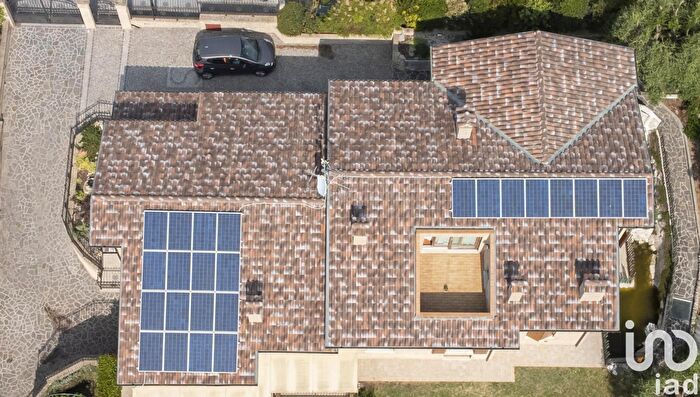 Casa con 11 locali in vendita in Via Cagiata n, Osimo