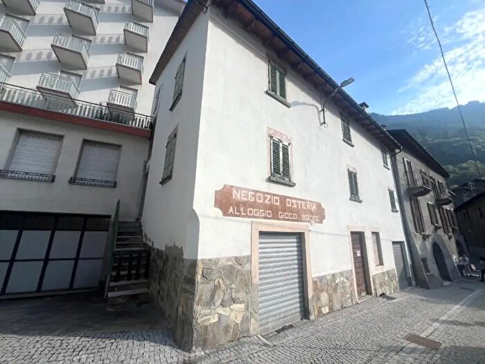 Casa con 10 locali in vendita in Via Rodorio, Sondalo