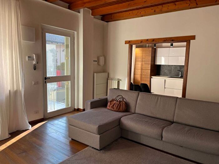 Appartamento trilocale in affitto in Via Torretta, Borgo Palazzo, Bergamo