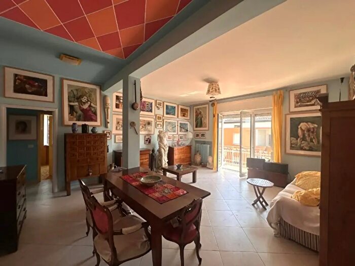 Appartamento con 5 locali in vendita in Via Cesare Betteloni, Verona