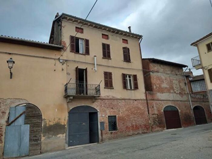 Casa quadrilocale in vendita in Via Roma, Lu e Cuccaro Monferrato