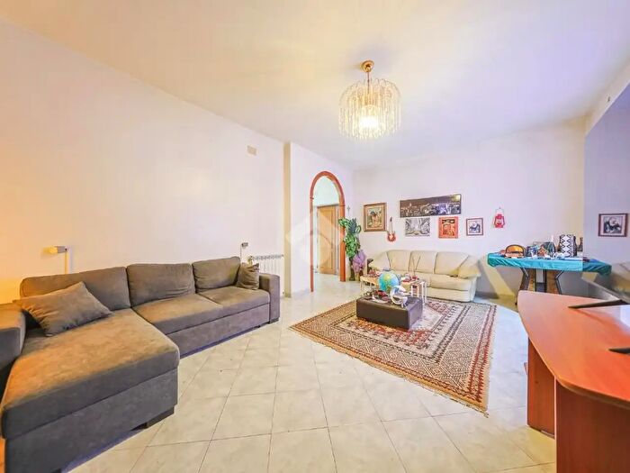 Appartamento trilocale in vendita in Roma