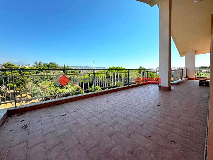 Appartamento quadrilocale in vendita in Via Acicastello, Catania