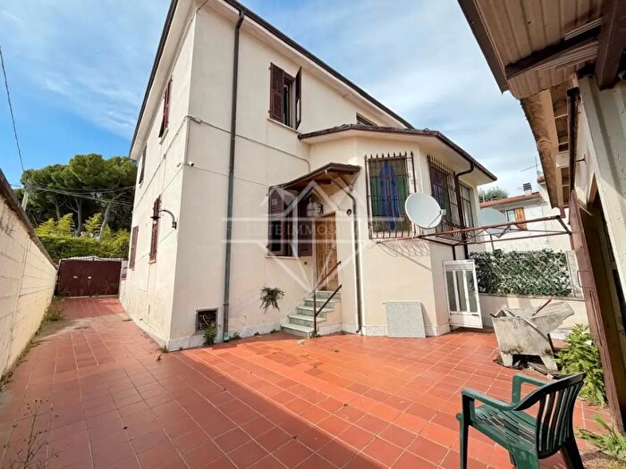 Casa con 6 locali in vendita in Ia Bolfano, Carrara