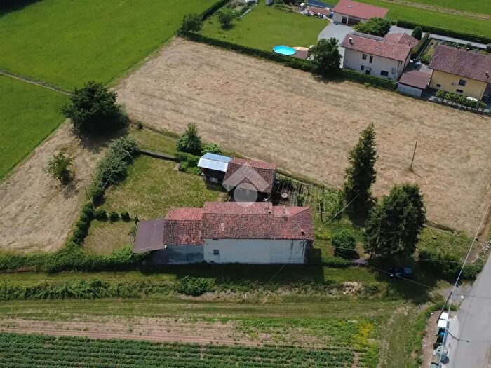 Casa con 6 locali in vendita in Cascina Pino, Cavaglia