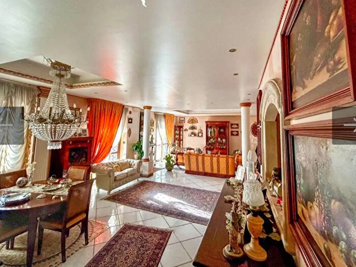 Appartamento con 13 locali in vendita in Via Franca Maria Gianni, Siracusa