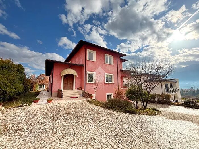 Casa con 12 locali in vendita in Via del Torcituro, LAquila