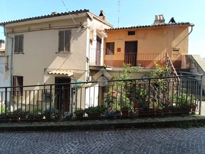 Appartamento bilocale in vendita in Scandriflia Via di Sotto, Scandriglia