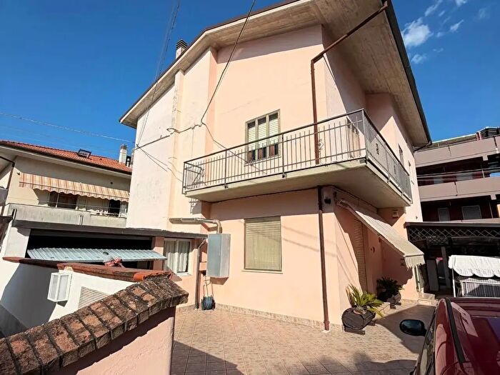 Casa con 12 locali in vendita in Senigallia