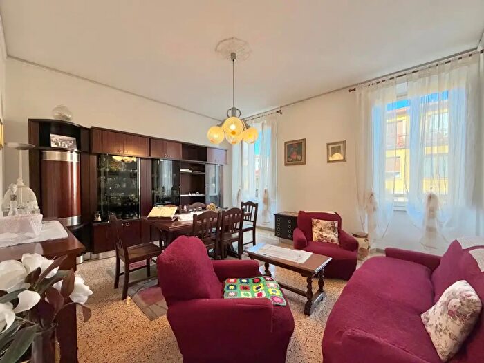 Appartamento quadrilocale in vendita in Piazza Alberti, Firenze