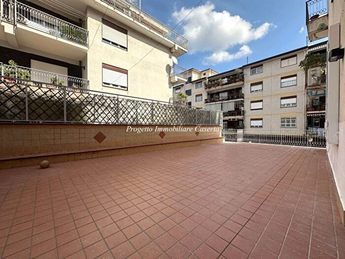 Appartamento trilocale in affitto in Viale Abramo Lincoln, Lincoln, Caserta