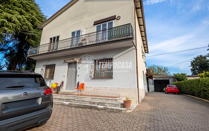 Appartamento con 12 locali in vendita in Montecchio Emilia