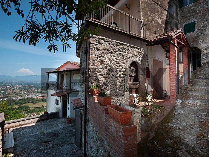 Casa con 6 locali in vendita in Falvaterra