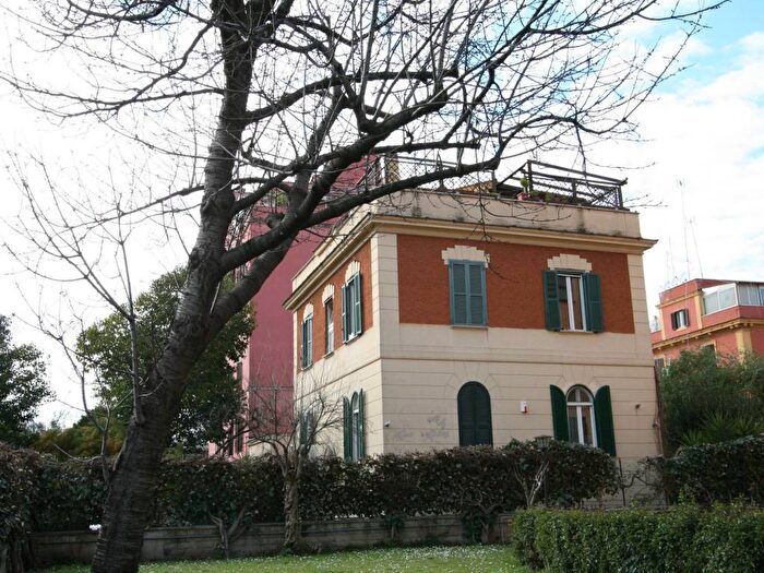 Appartamento trilocale in affitto in Via Mondovì, Re di Roma, Roma