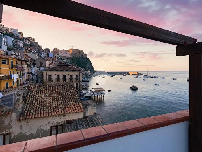 Casa bilocale in vendita in Via Annunziata, Scilla