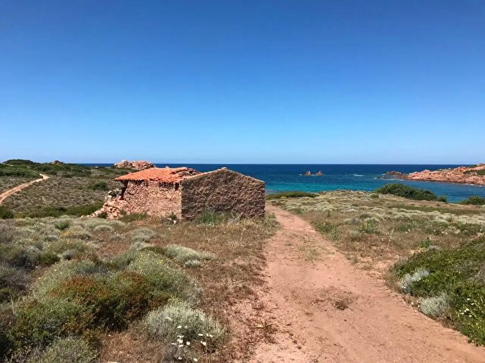 Casa bilocale in vendita in Trinità d'Agultu e Vignola