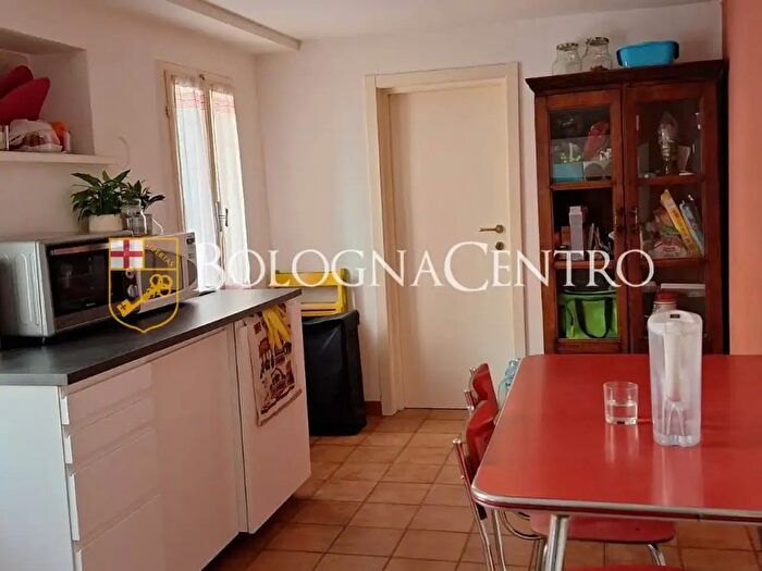 Appartamento trilocale in vendita in Via Giuseppe Massarenti, Bologna