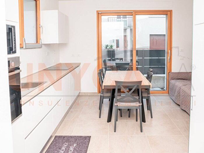 Appartamento trilocale in affitto in Via Alessandro Volta, Chiesanuova, Padova