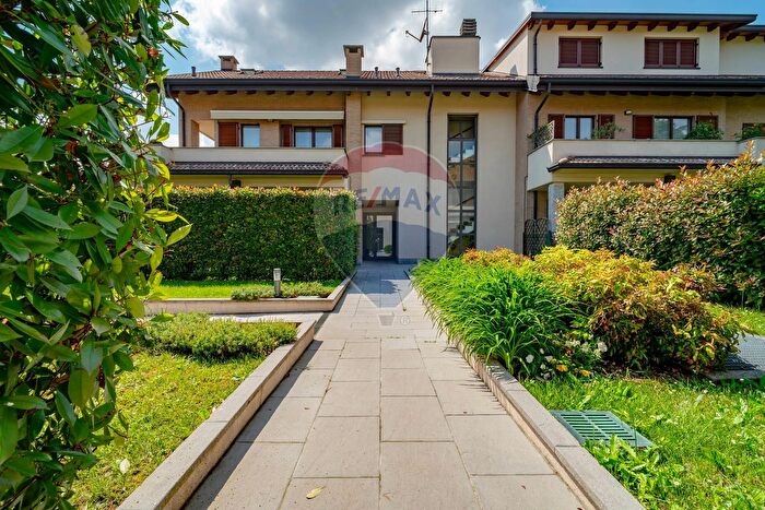 Appartamento trilocale in vendita in Via Cherubini, Seregno