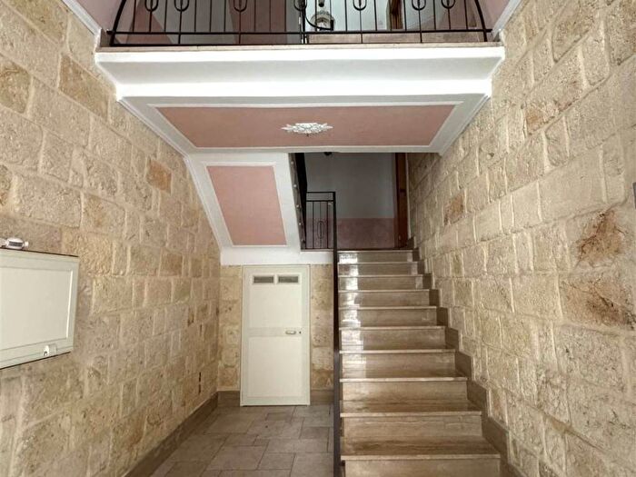 Appartamento trilocale in affitto in Via Calatafimi, Trani