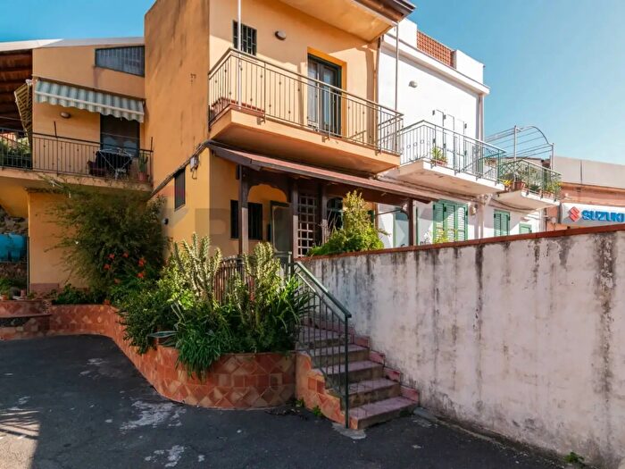 Casa quadrilocale in vendita in Via Sebastiano Catania, Catania