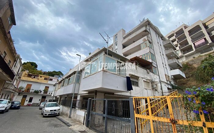 Appartamento trilocale in vendita in Via Salso, Messina