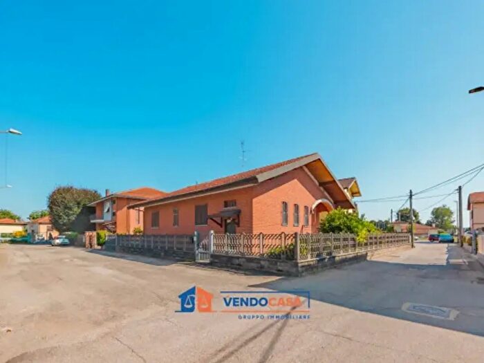 Casa quadrilocale in vendita in Via Leonardo Cocito, Carignano
