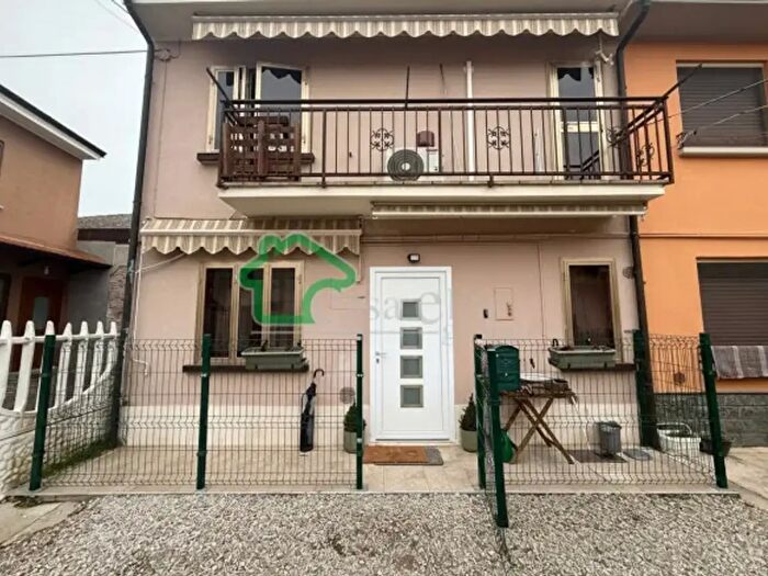 Casa bilocale in vendita in Via Roma, Ossago Lodigiano