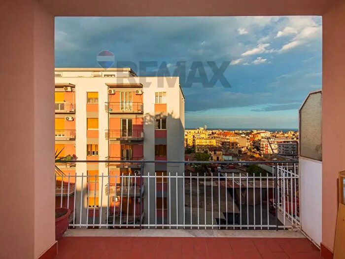 Appartamento trilocale in vendita in Via Ammiraglio Caracciolo, Catania