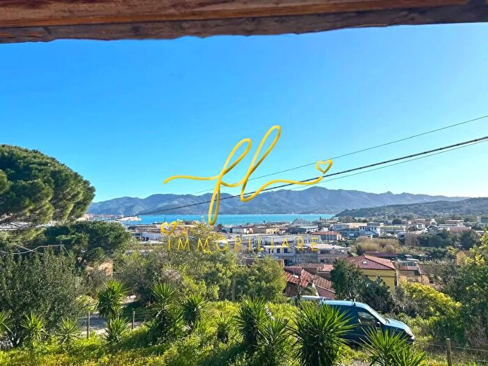 Casa con 6 locali in vendita in Portoferraio