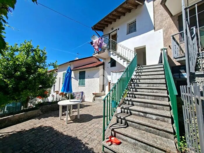 Casa con 5 locali in vendita in Località Costa di Vallenzona, Vobbia