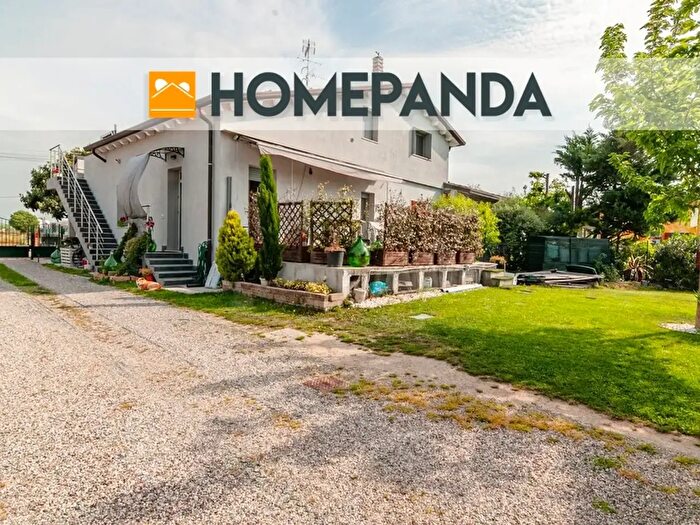 Casa quadrilocale in vendita in Via Angelo Poiani B, Villafranca Di Verona