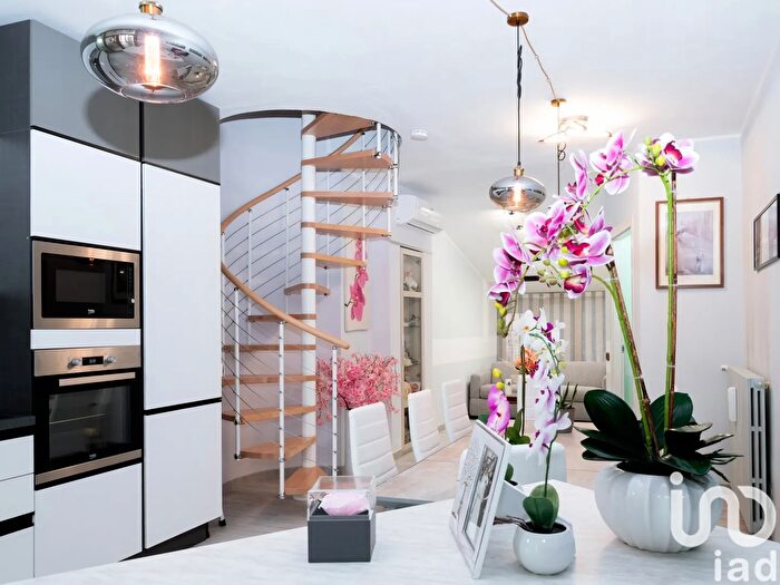 Appartamento con 7 locali in vendita in Via Meucci, Rovellasca