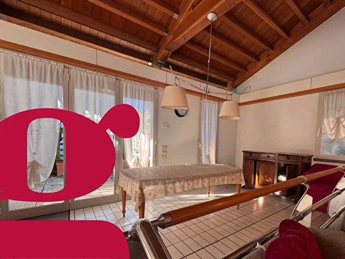 Casa con 13 locali in vendita in Via Podgora, Castelfidardo