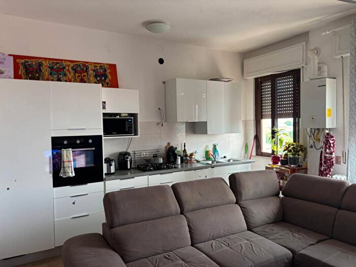 Appartamento trilocale in affitto in Via Girondella, Centro, Trecate