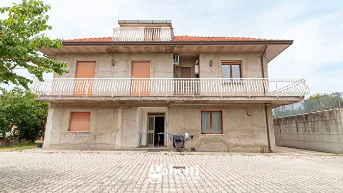 Casa con 6 locali in vendita in C da Mancini, San Vito Chietino