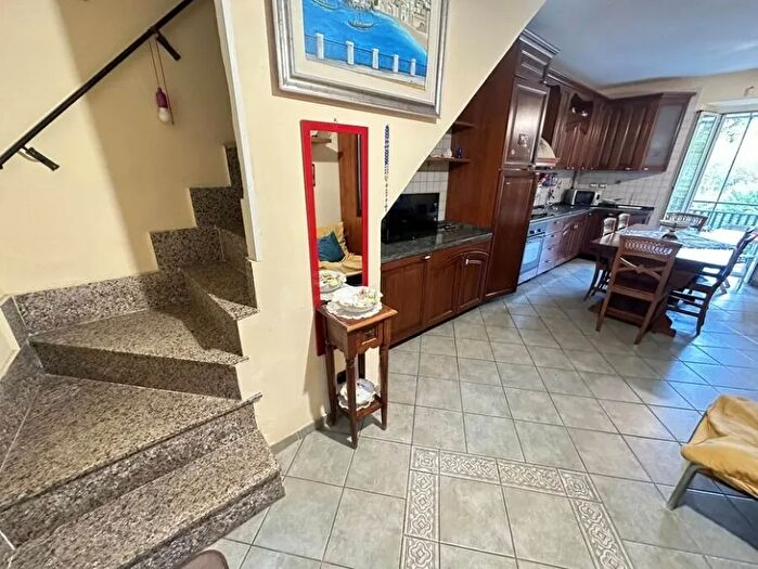 Casa quadrilocale in vendita in Scilla