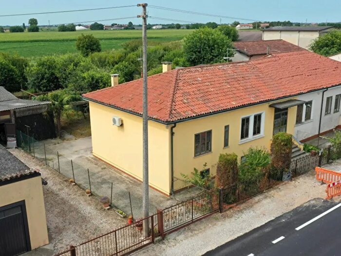 Casa trilocale in vendita in Via Olmo, Cologna Veneta