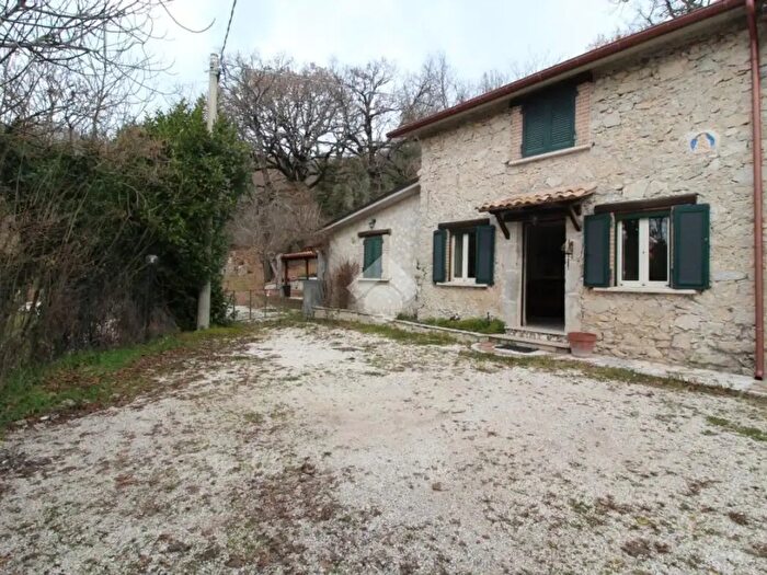 Casa quadrilocale in vendita in Strada Provinciale, Pozzaglia Sabina