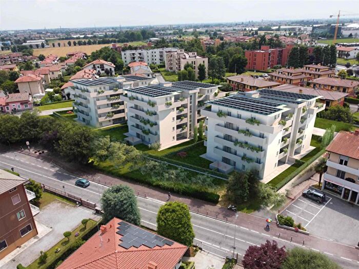 Appartamento trilocale in vendita in Via Marconi, Curno