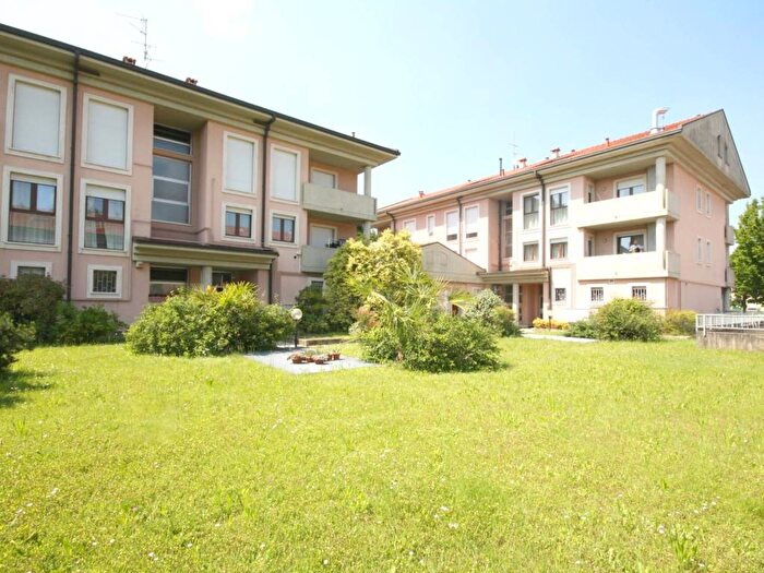 Appartamento bilocale in affitto in Via Papina, Centro, Arcore
